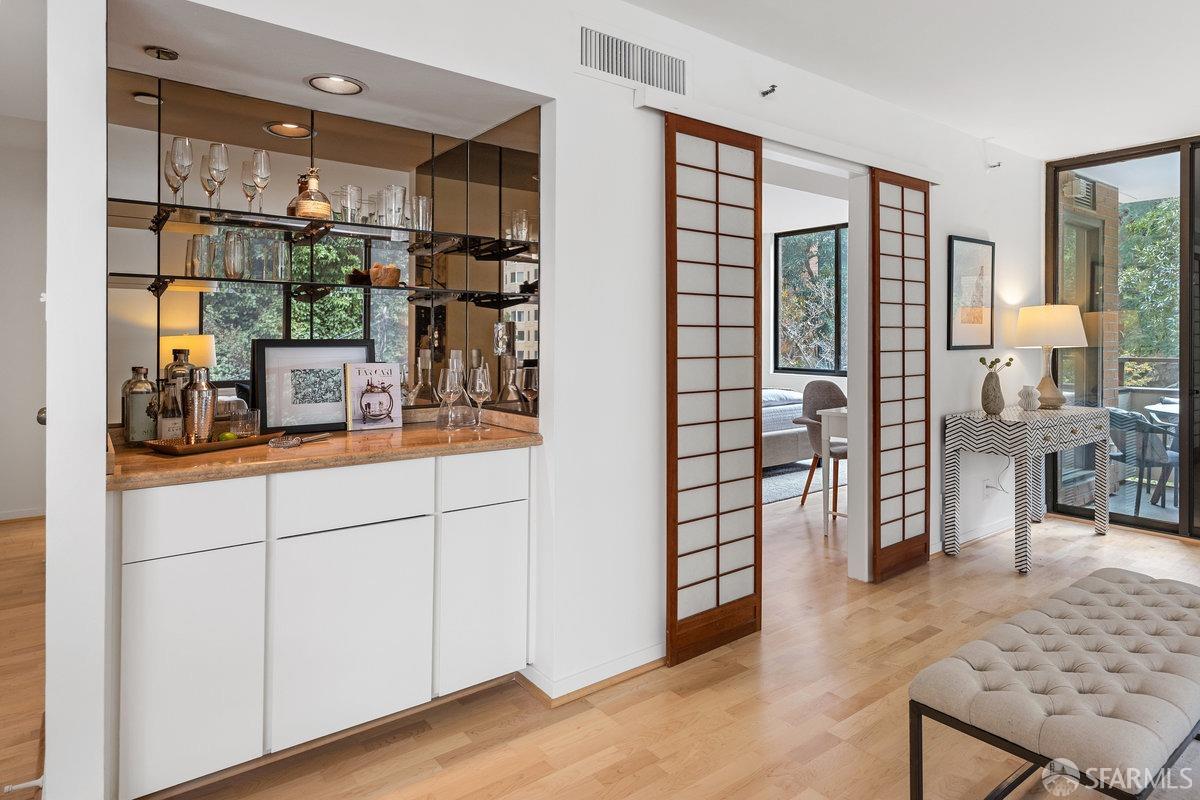 101 Lombard # 215W