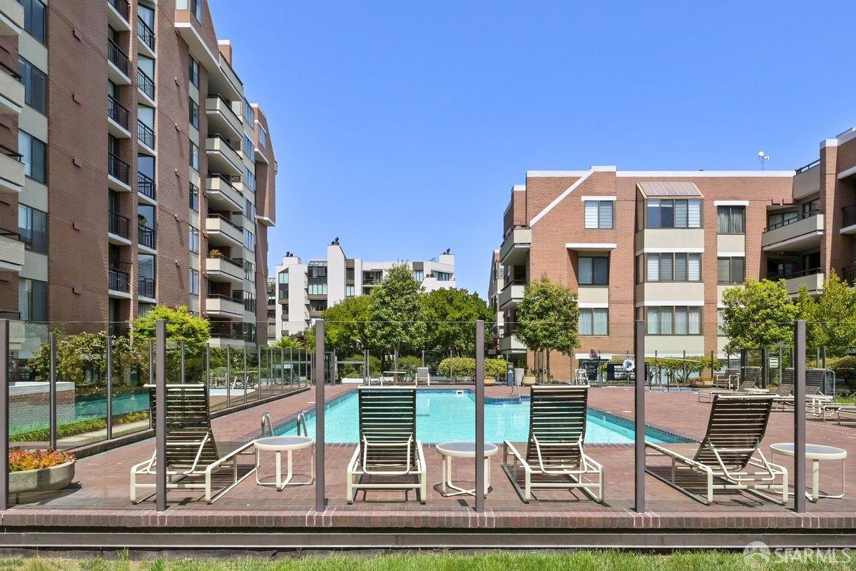 101 Lombard # 215W