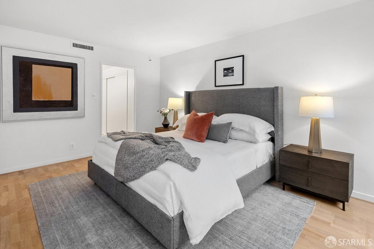 101 Lombard # 215W