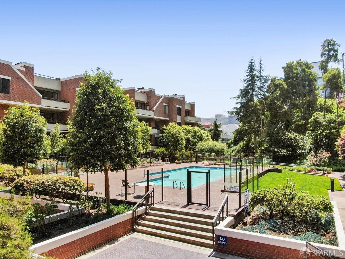 101 Lombard # 215W