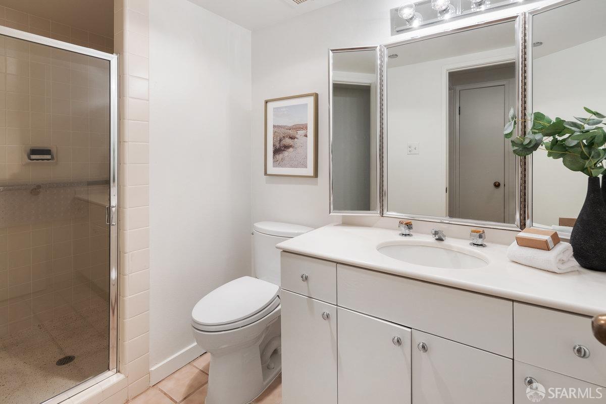 101 Lombard # 215W