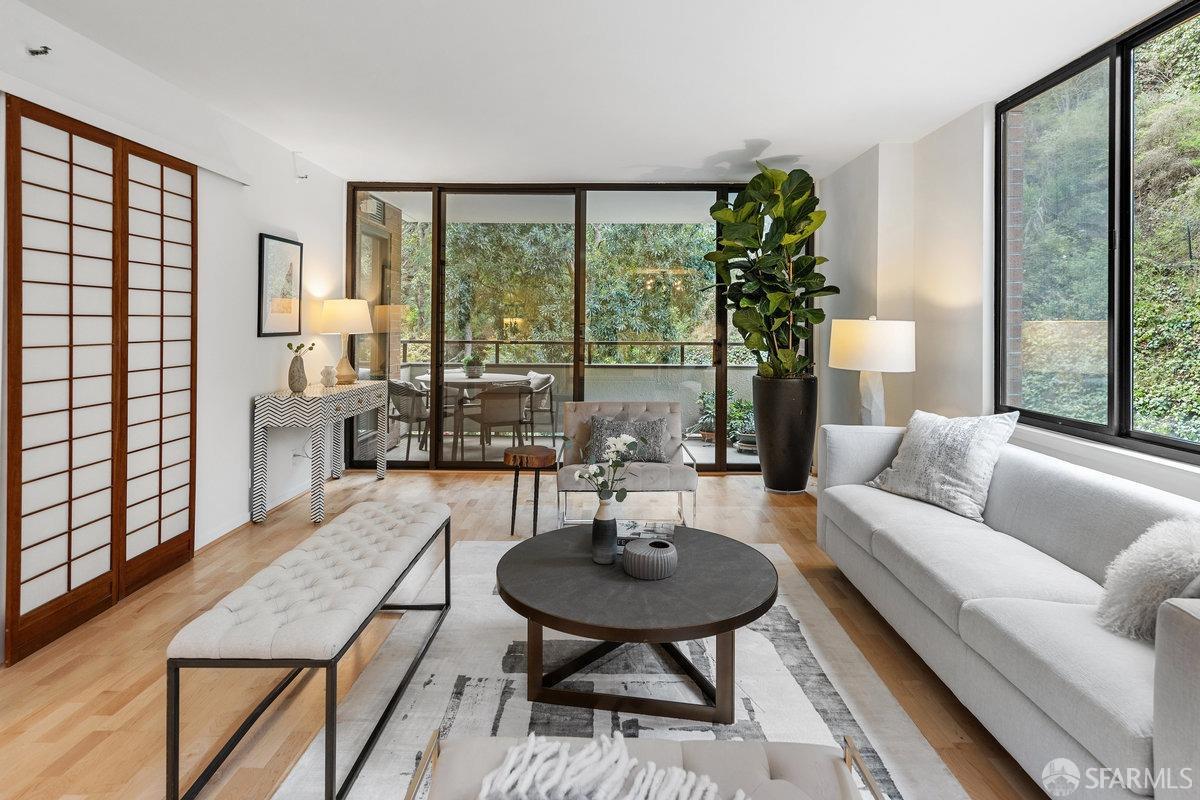 101 Lombard # 215W