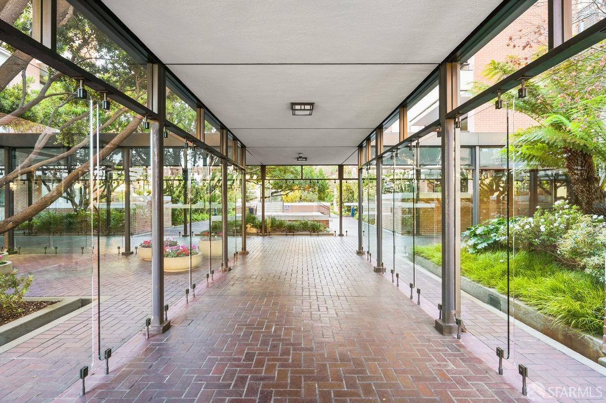 101 Lombard # 215W