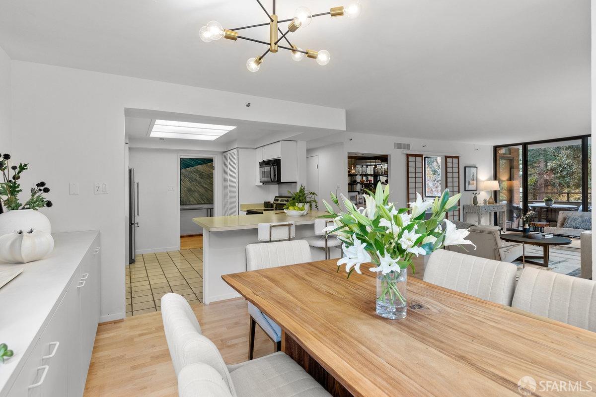 101 Lombard # 215W