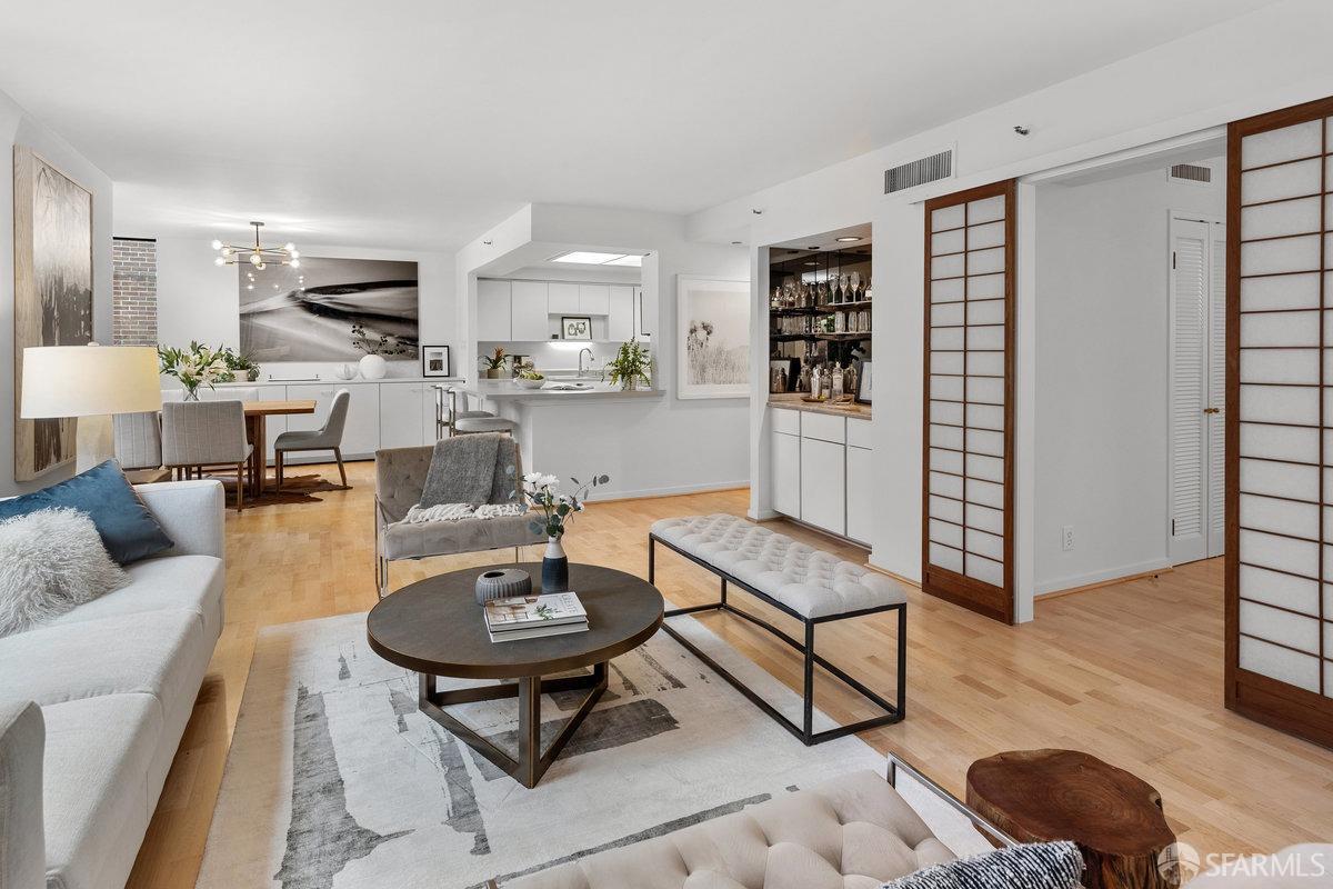 101 Lombard # 215W