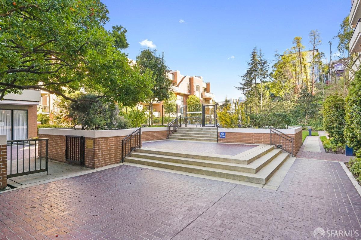101 Lombard # 215W