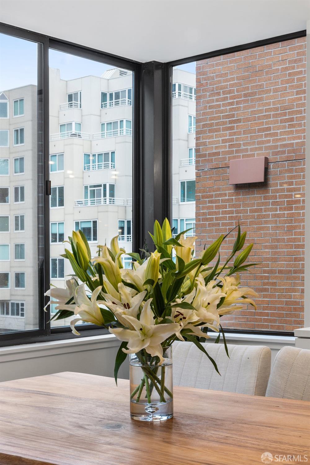 101 Lombard # 215W