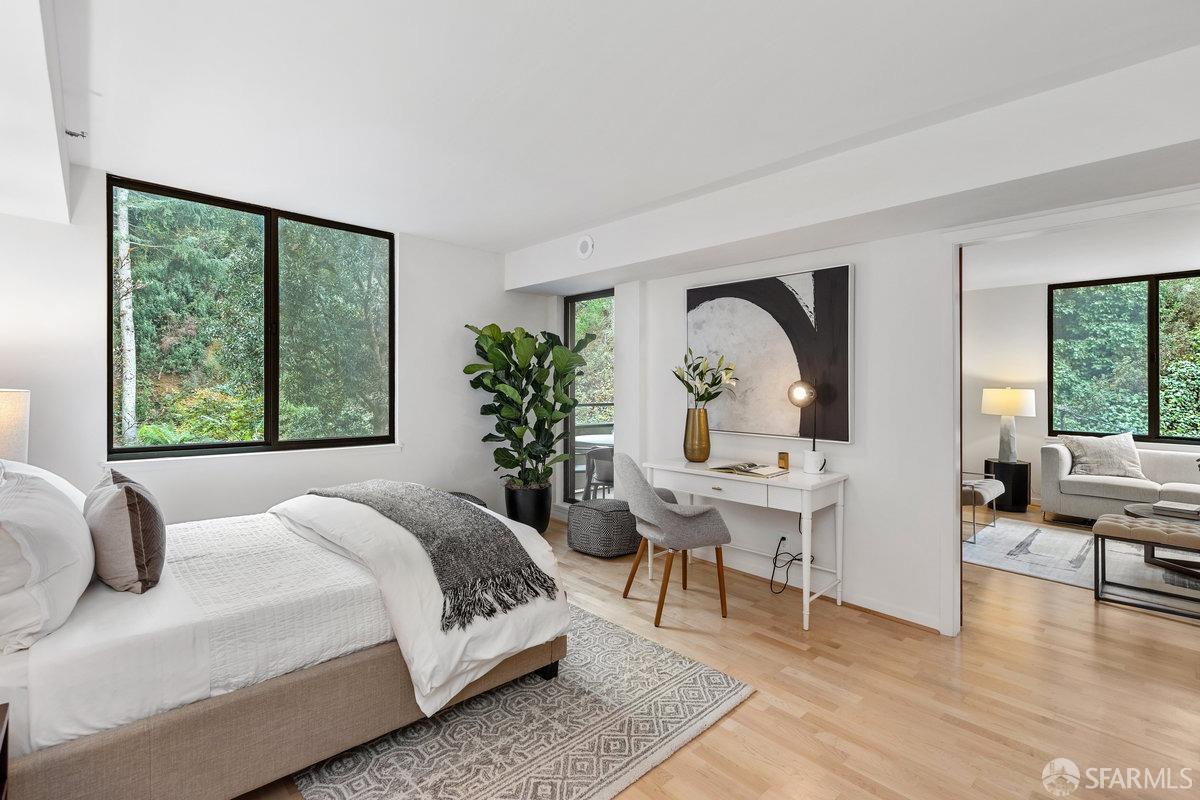 101 Lombard # 215W