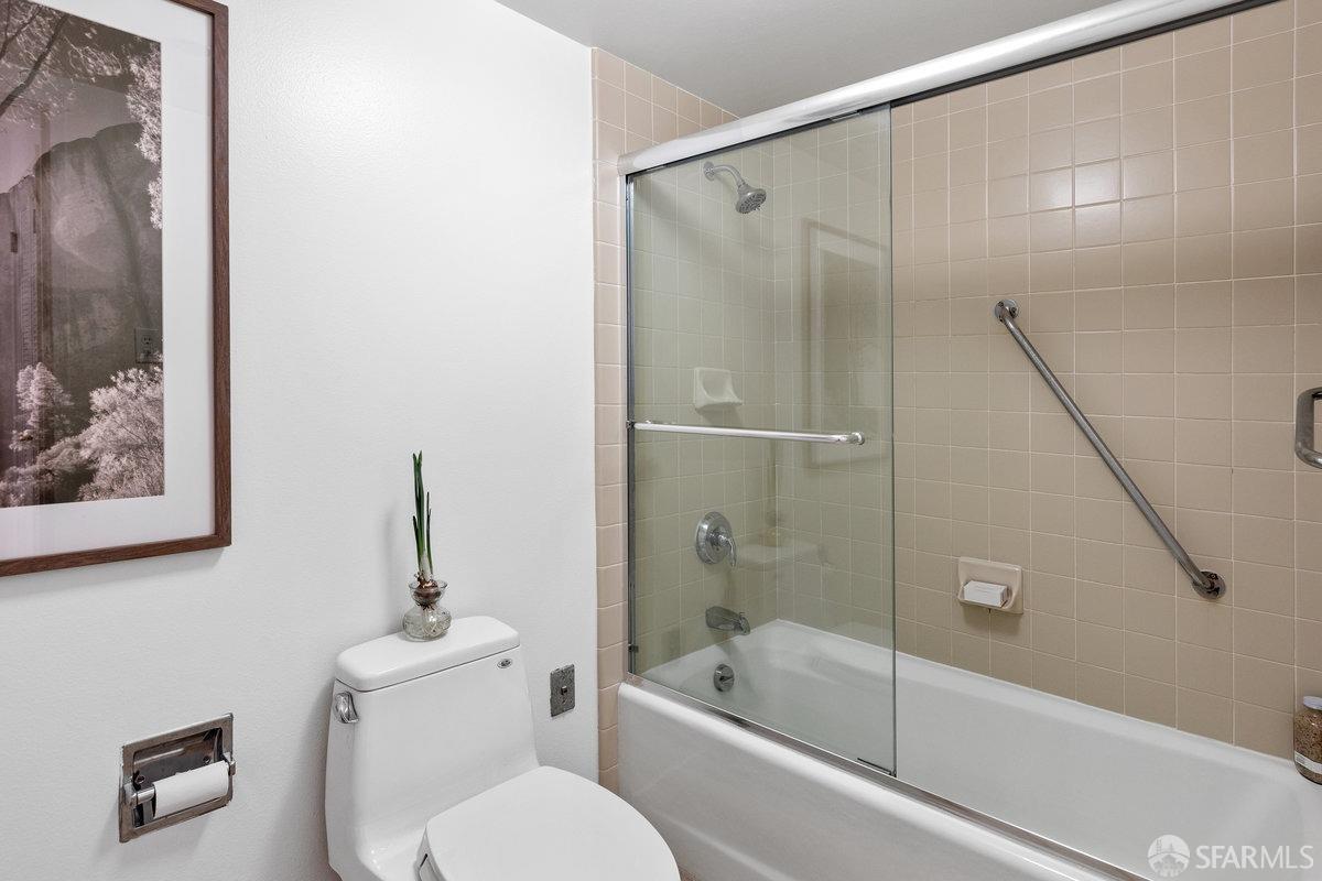 101 Lombard # 215W