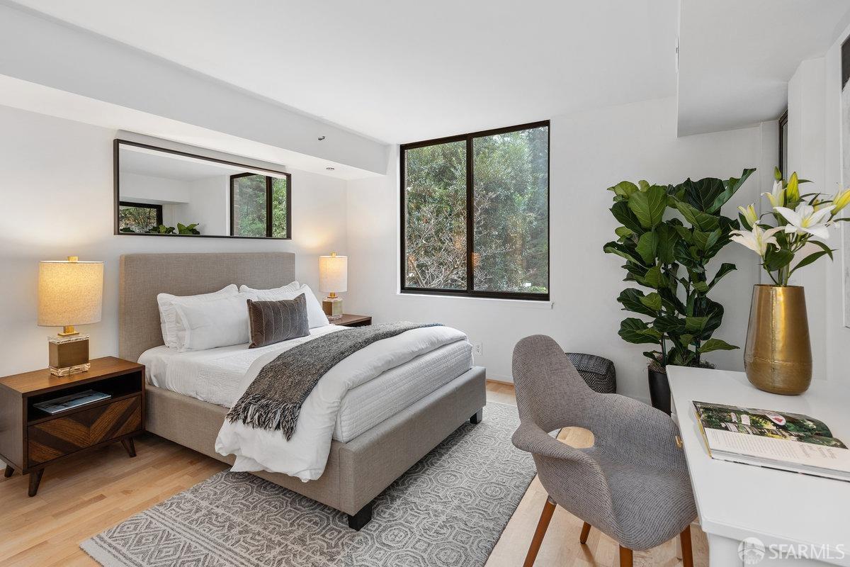 101 Lombard # 215W