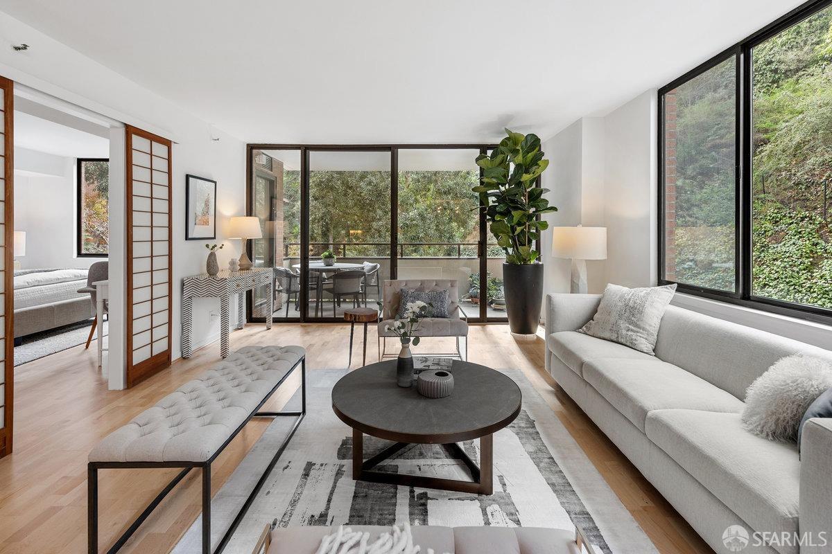 101 Lombard # 215W