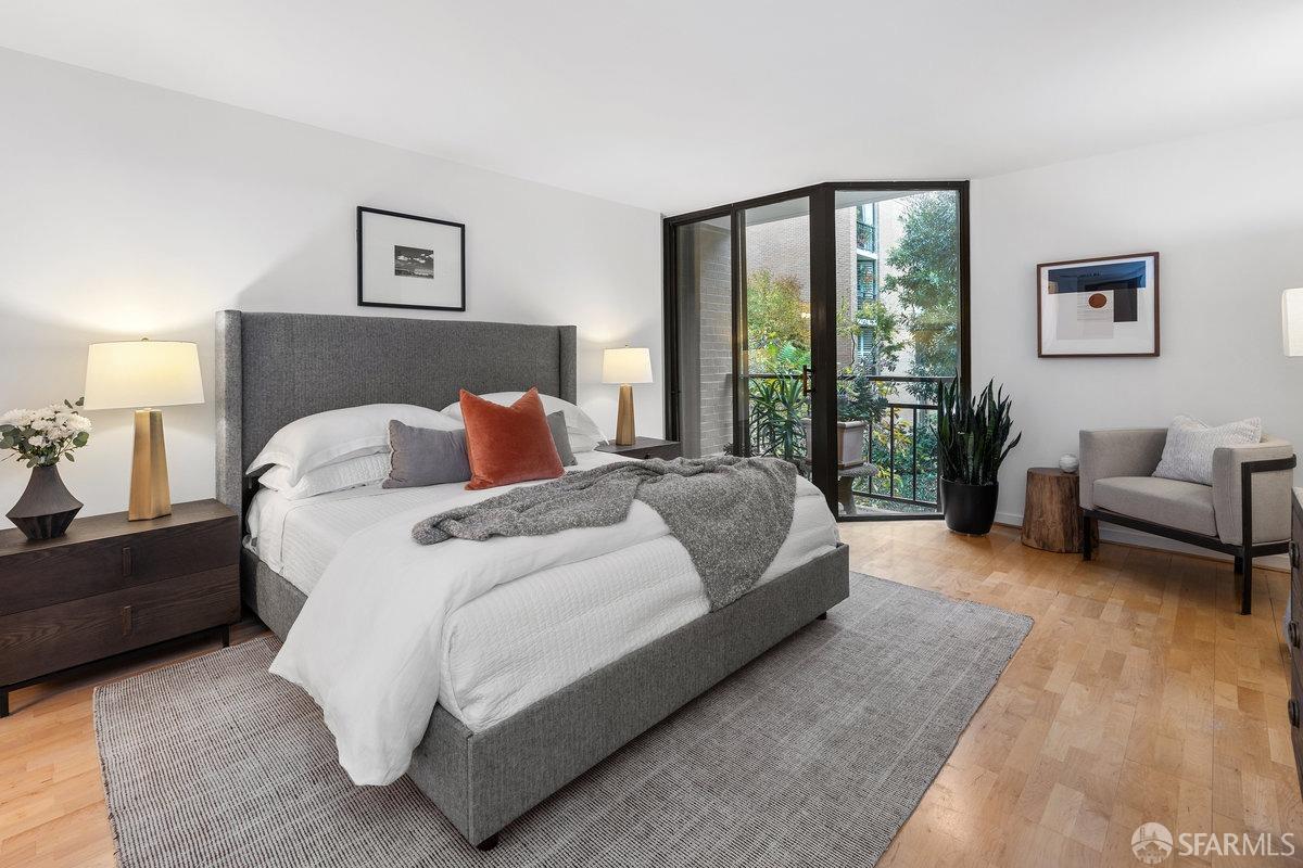 101 Lombard # 215W