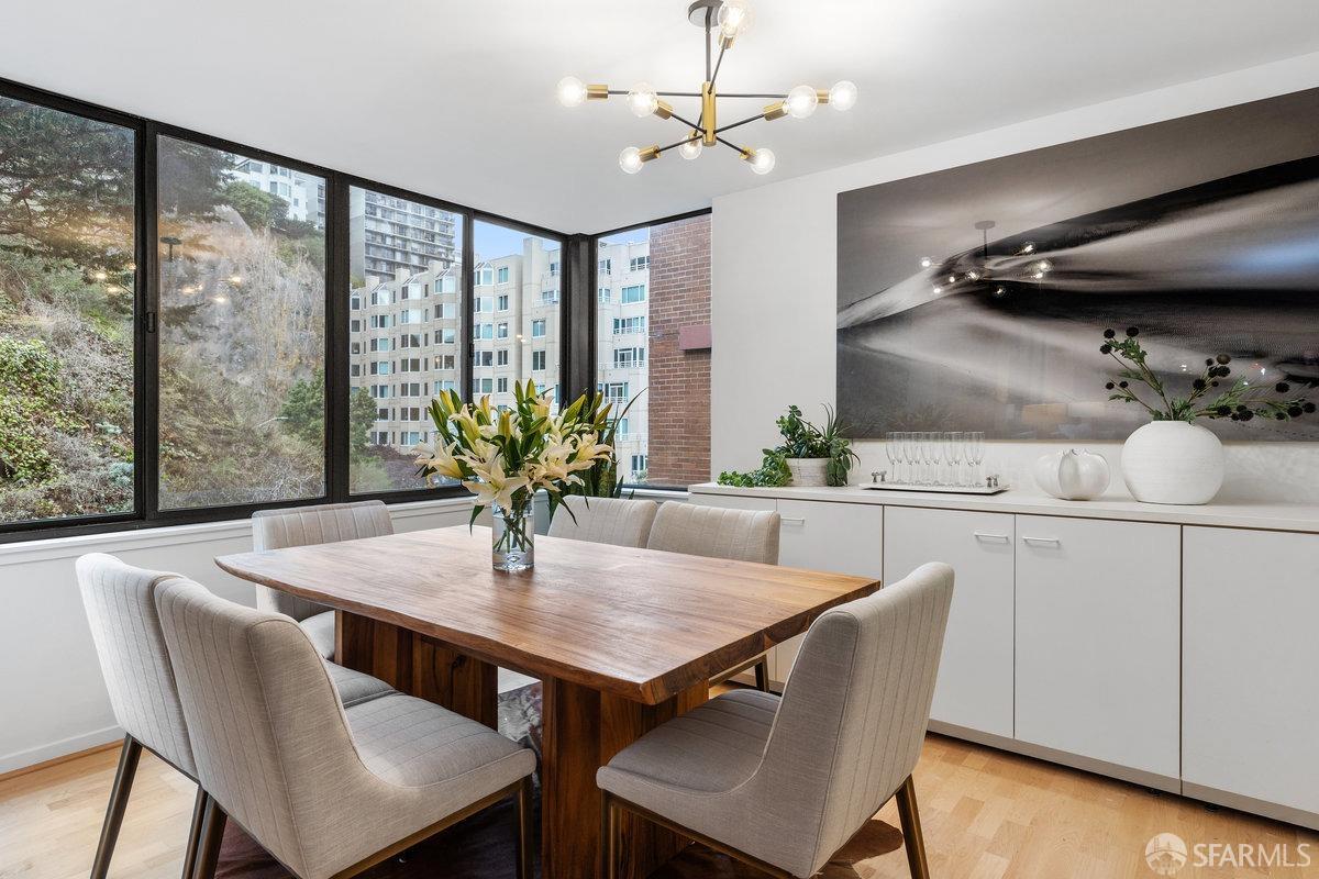 101 Lombard # 215W