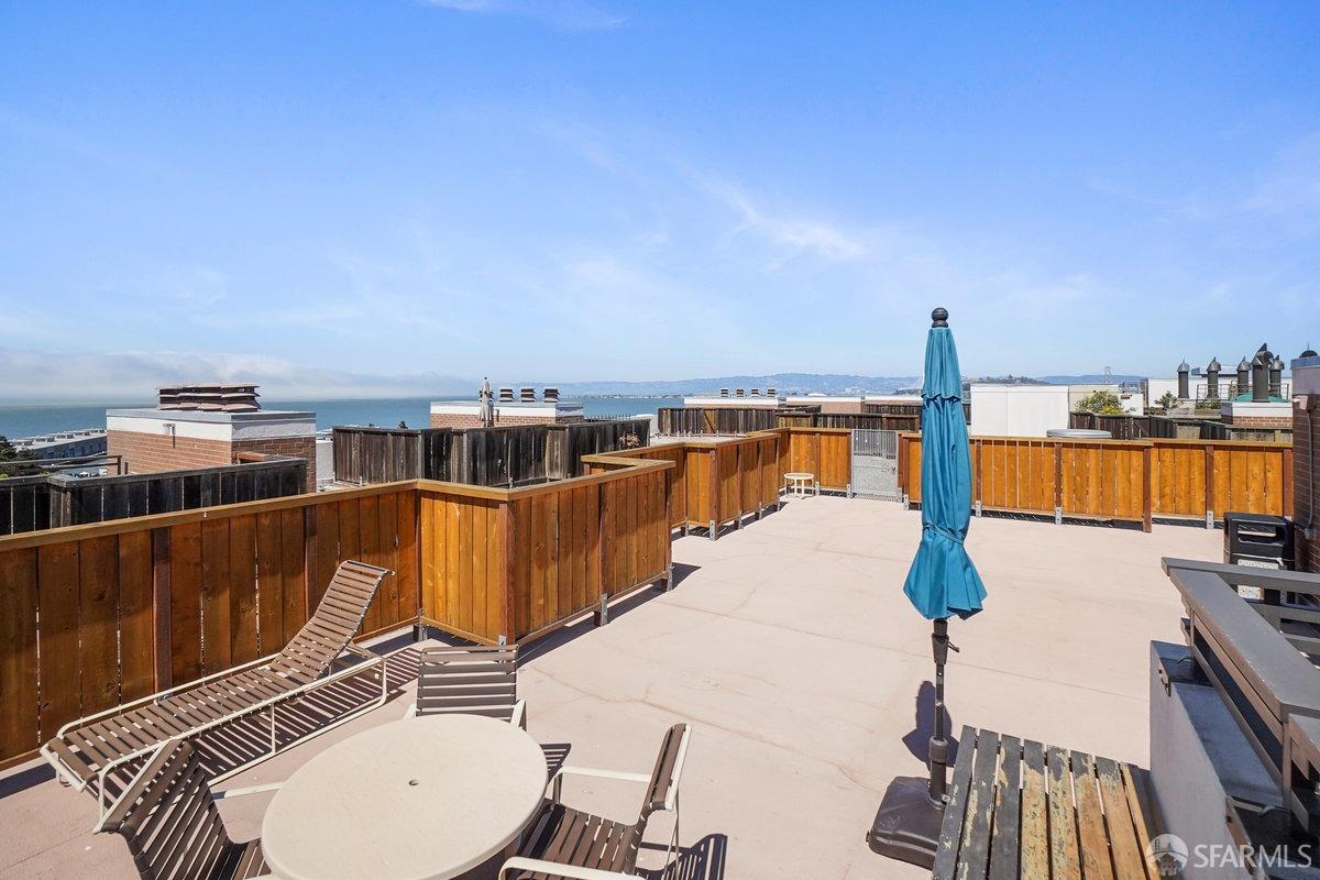 101 Lombard # 215W