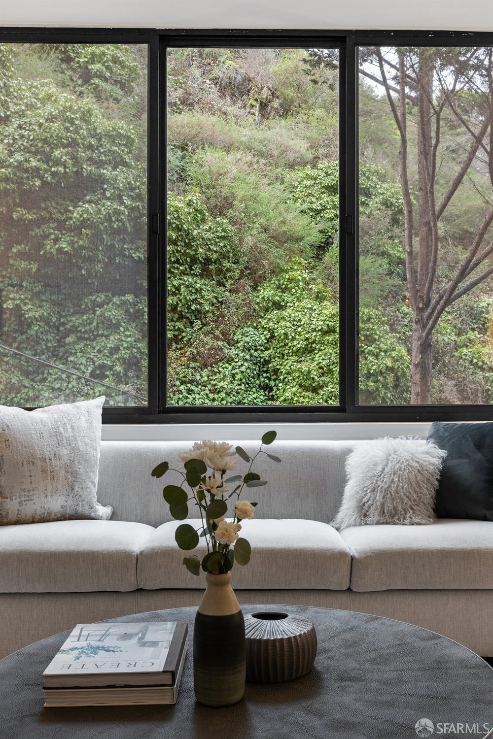 101 Lombard # 215W