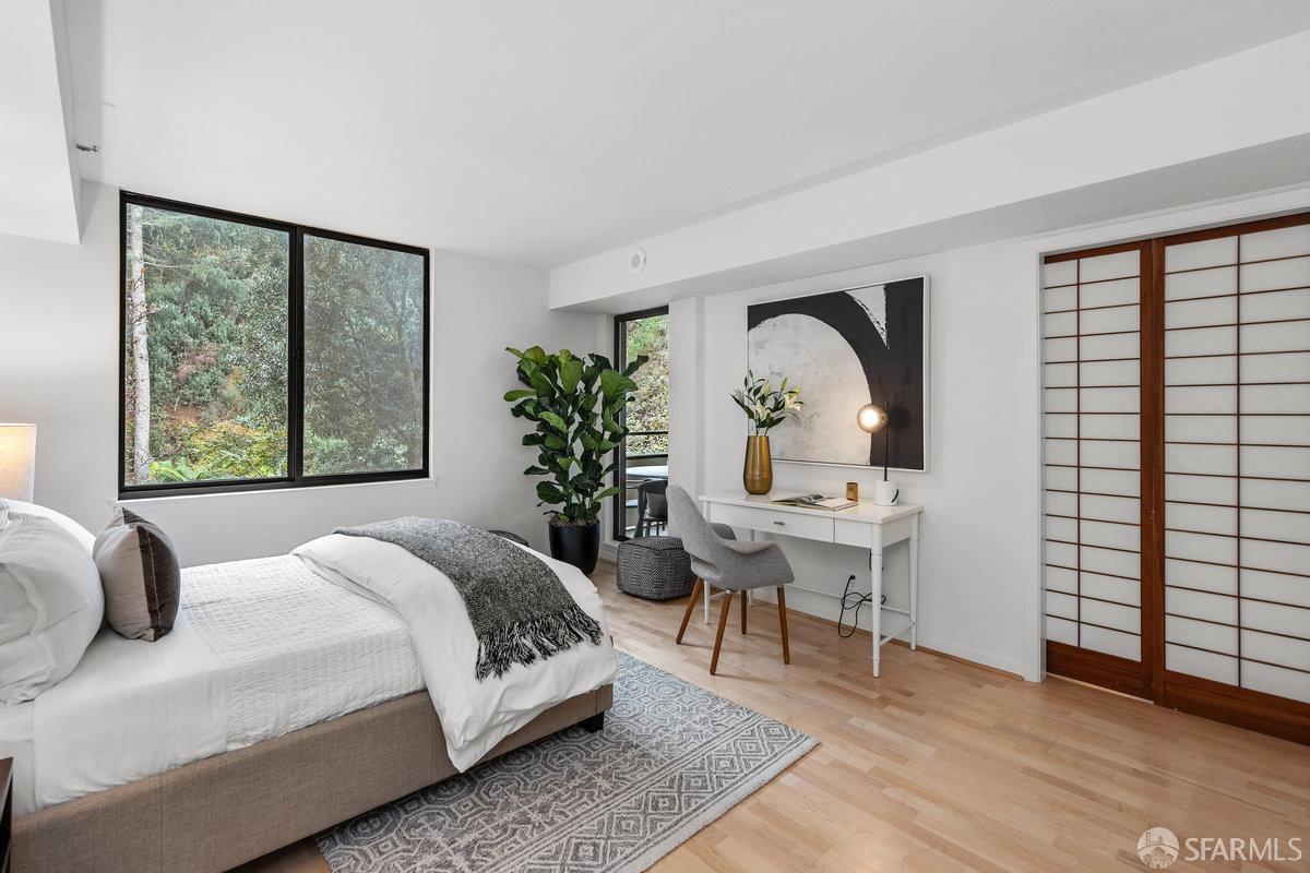 101 Lombard # 215W