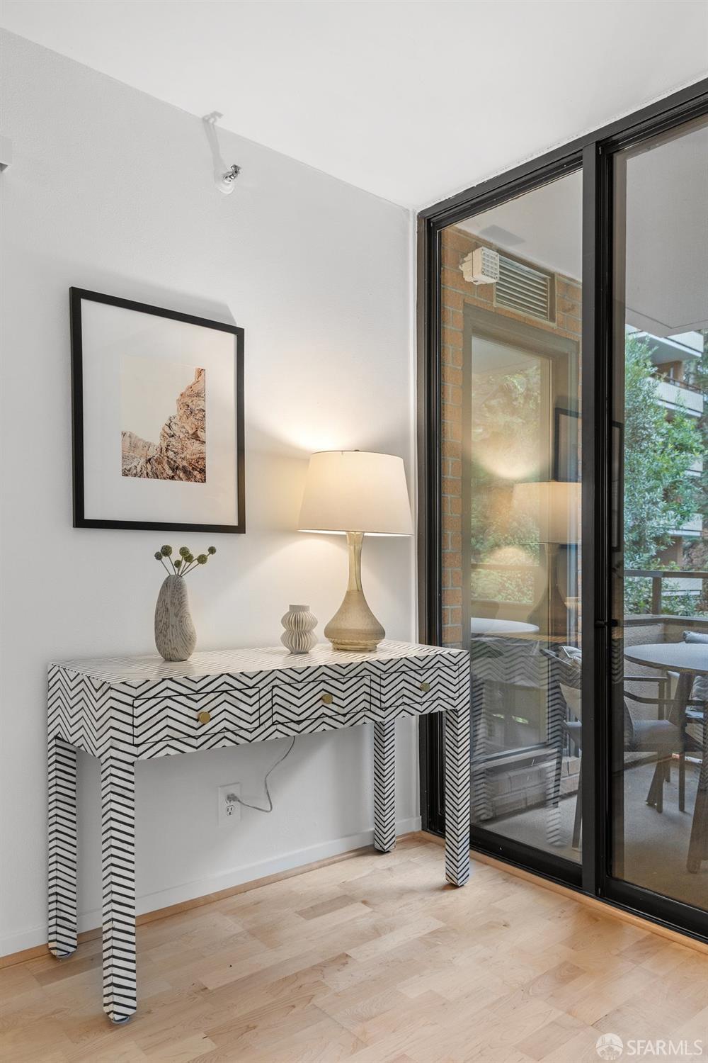 101 Lombard # 215W