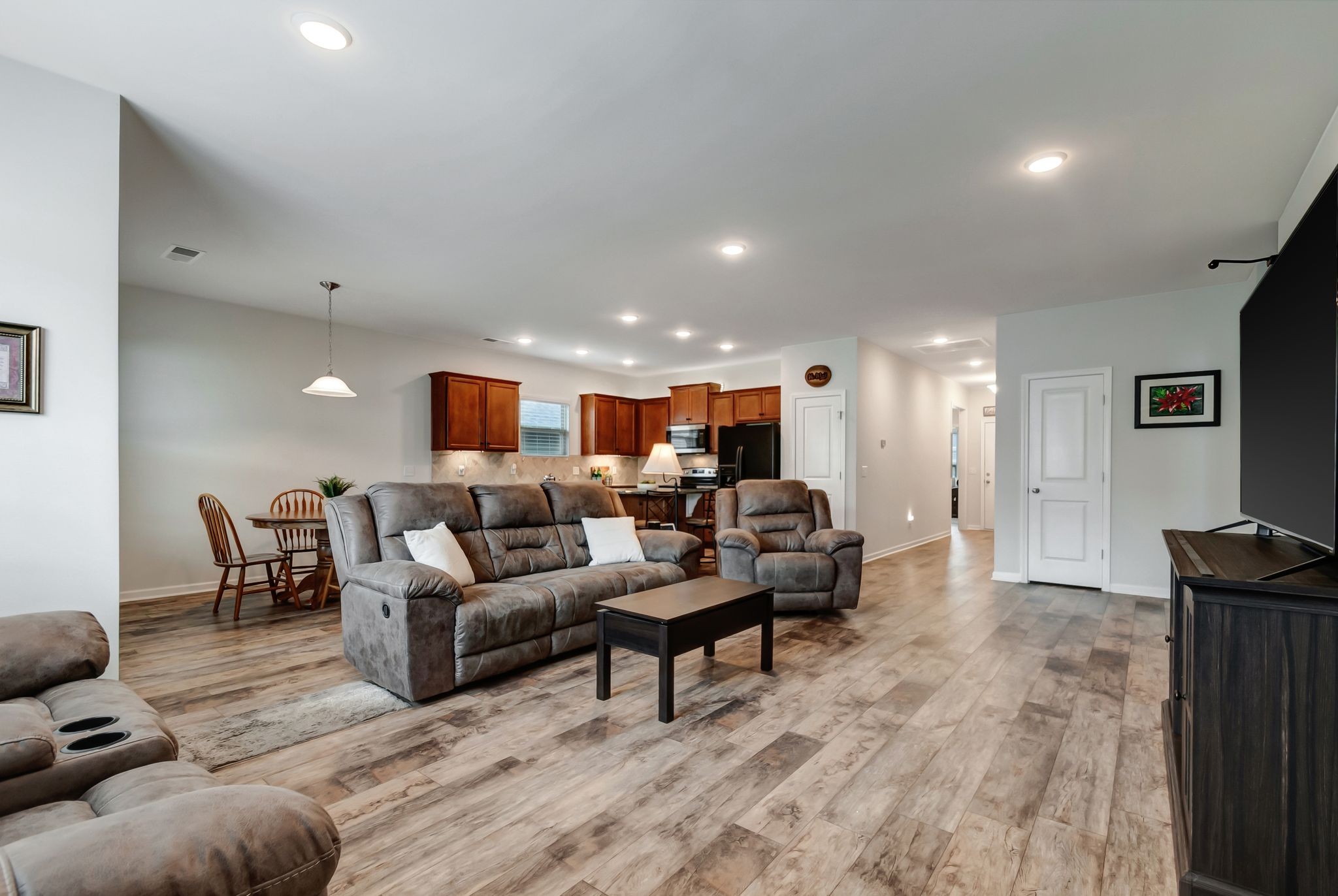 2933 Hen Brook Dr