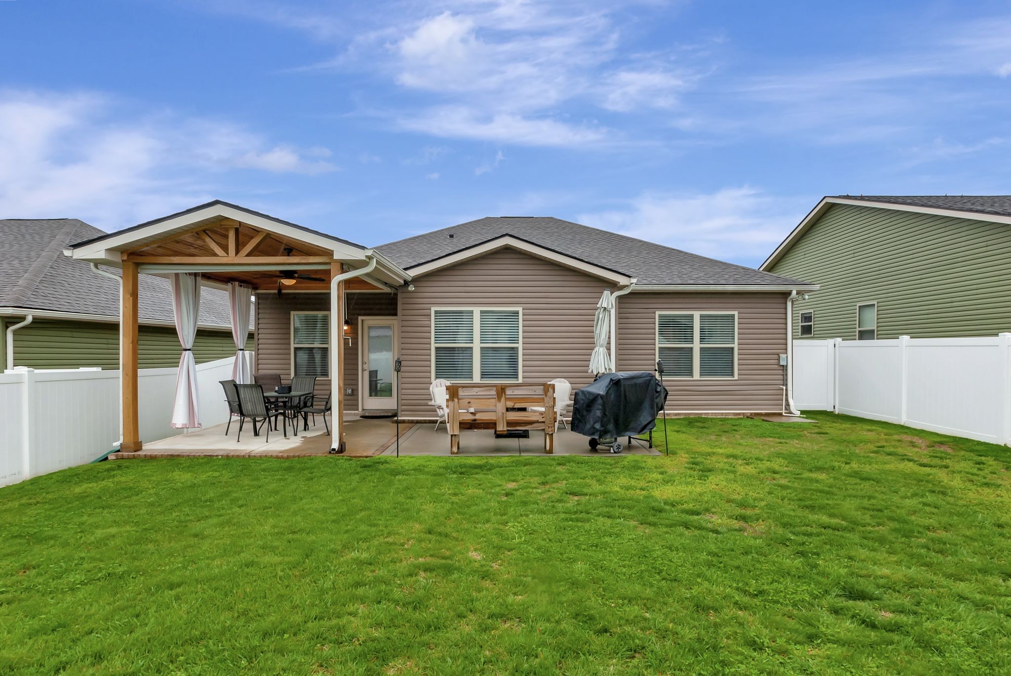 2933 Hen Brook Dr