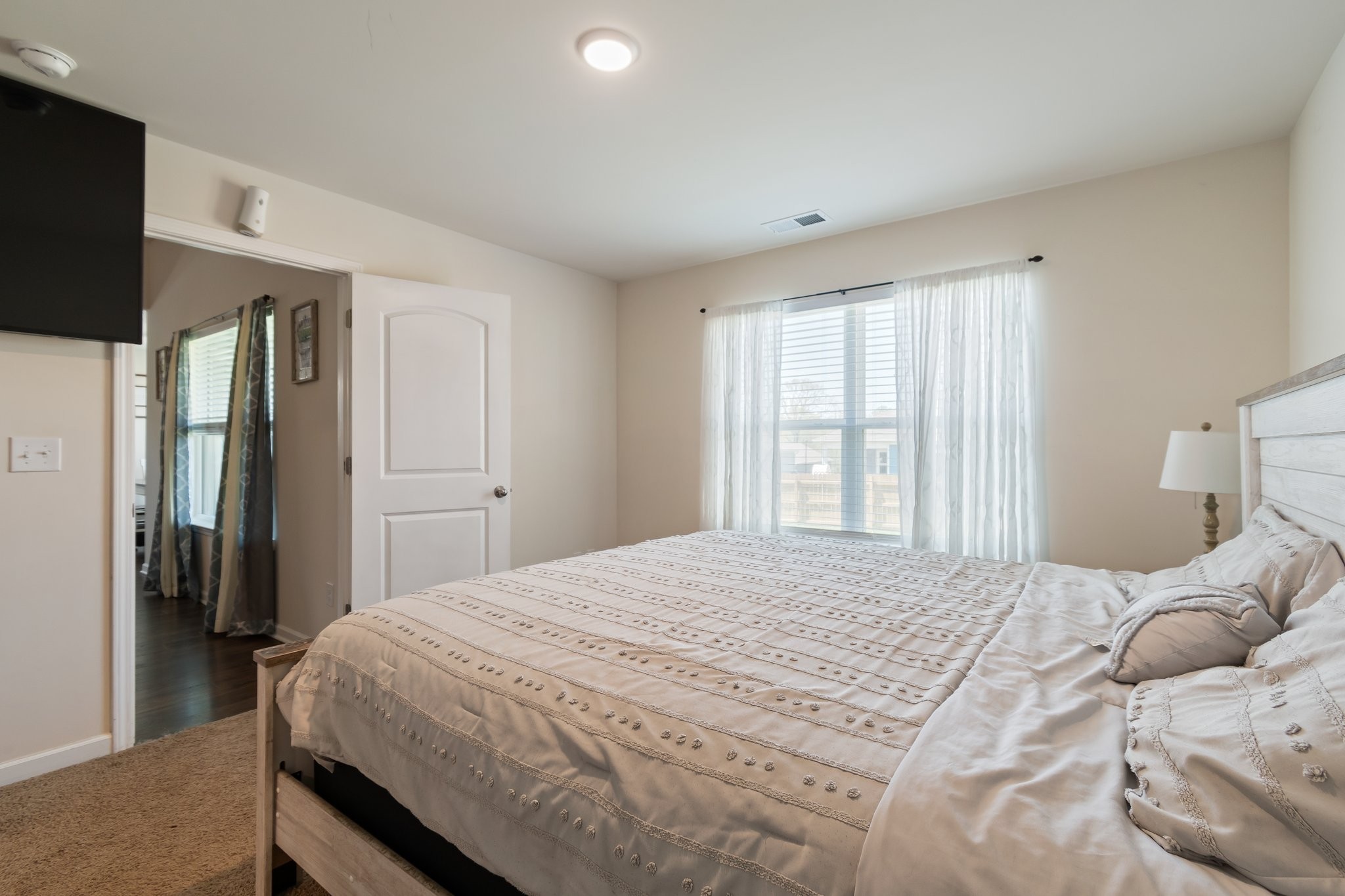 2814 Buzz St