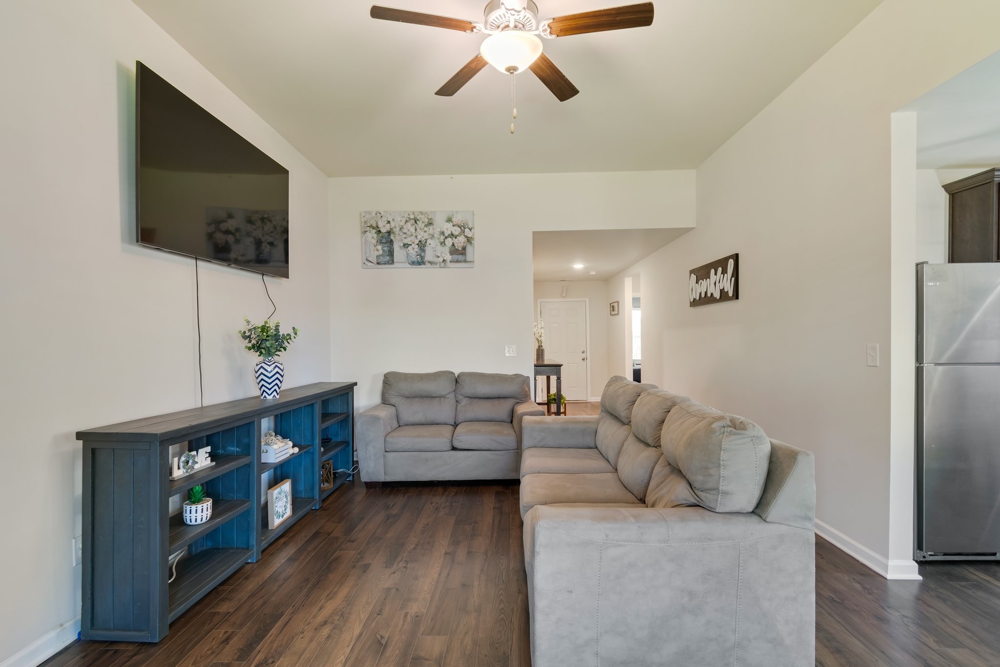 2814 Buzz St