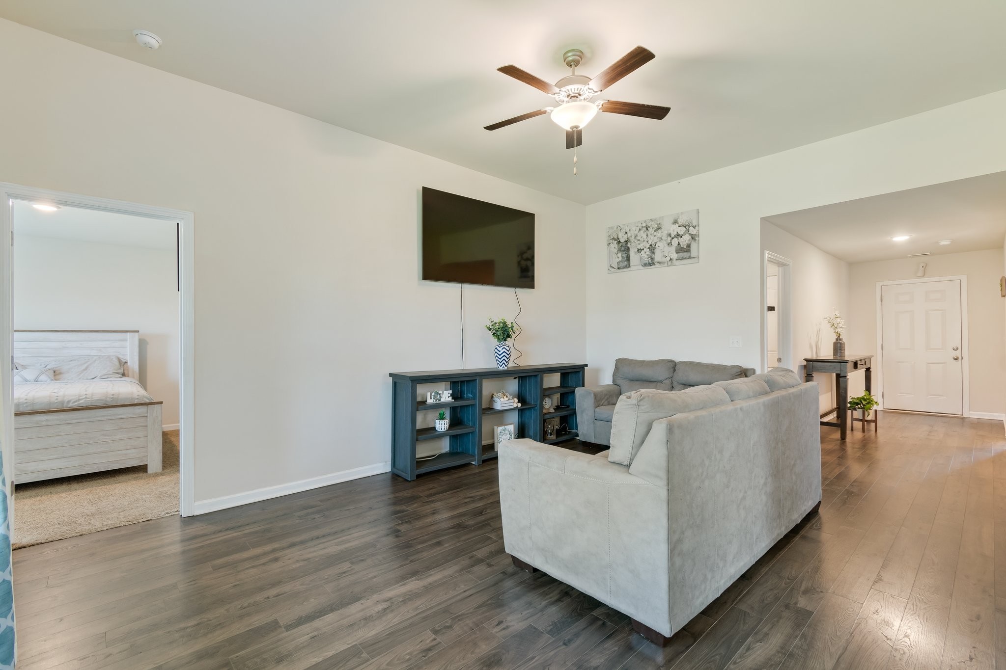 2814 Buzz St