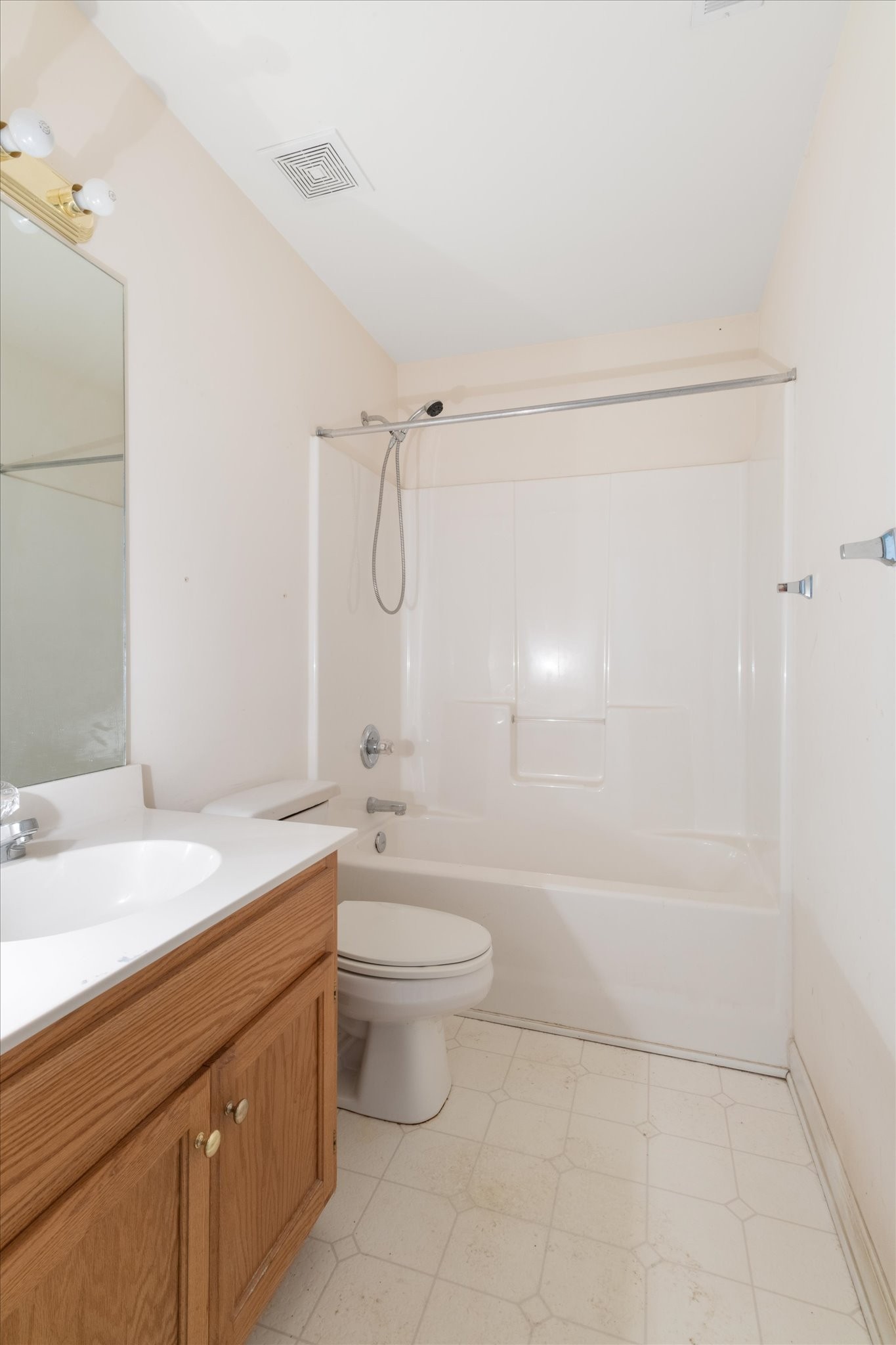 1132 McDonough Cir