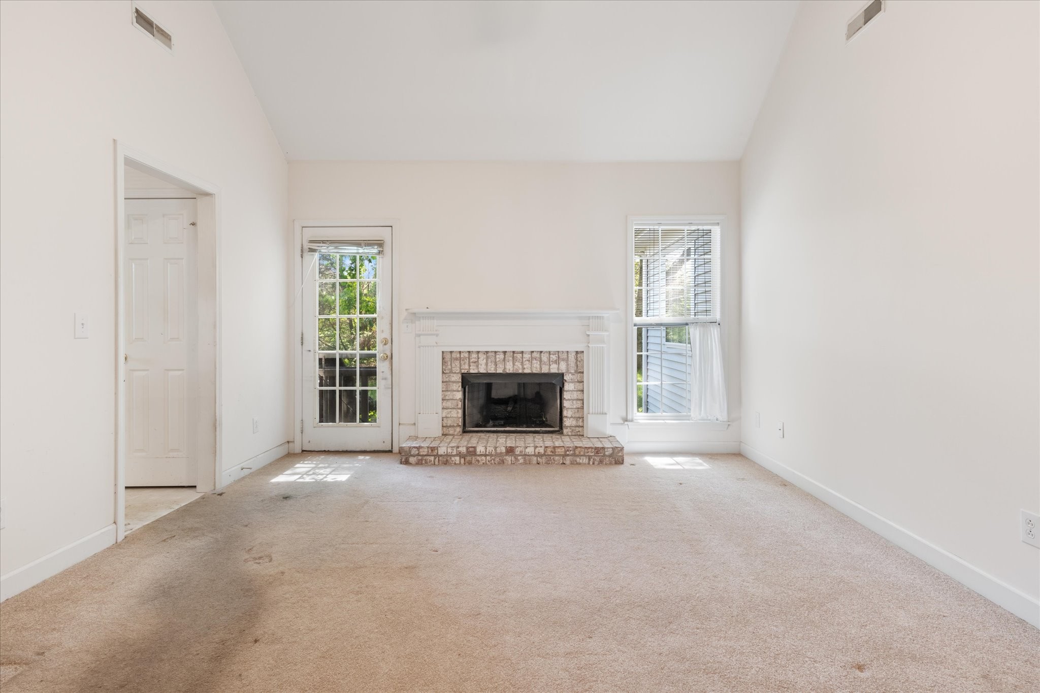 1132 McDonough Cir