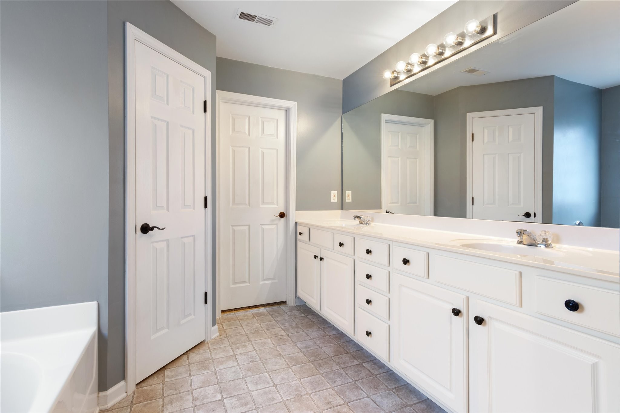 1017 Tanyard Springs Dr