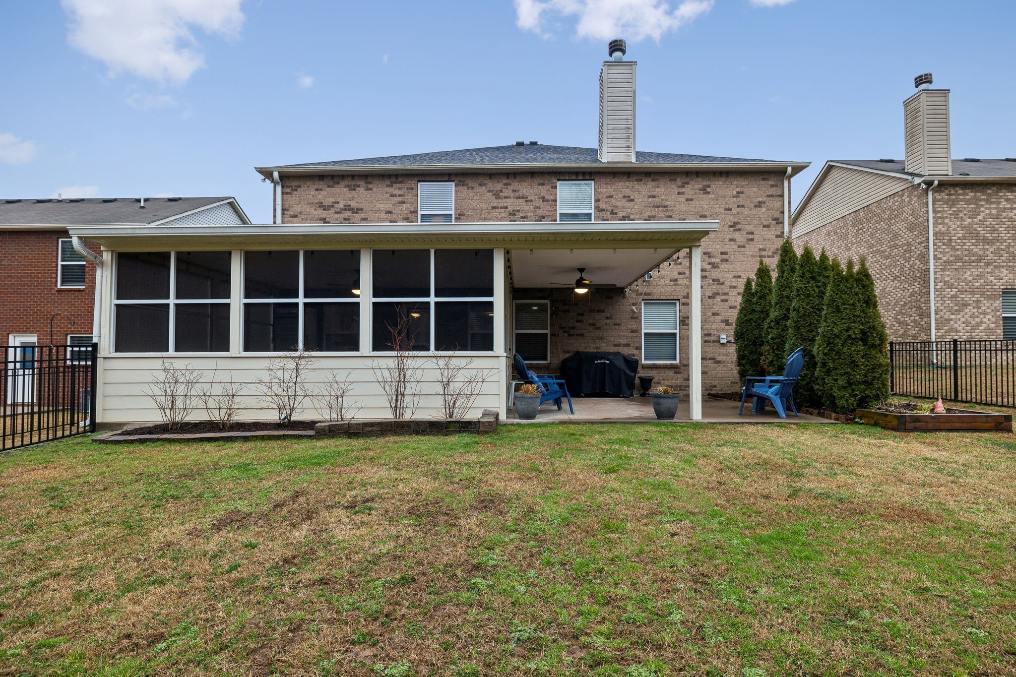 1006 Harmony Ln