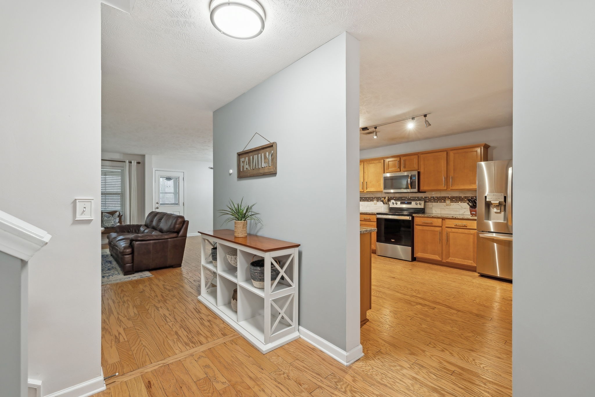 1006 Harmony Ln