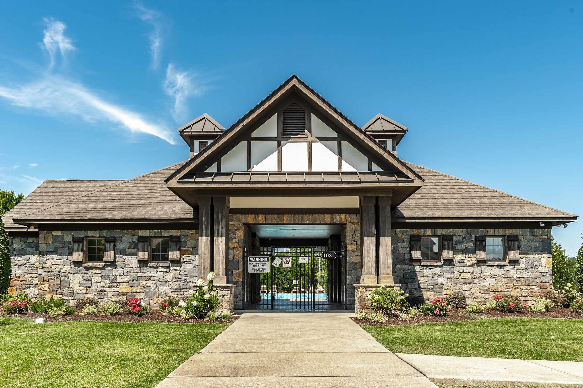 1006 Harmony Ln