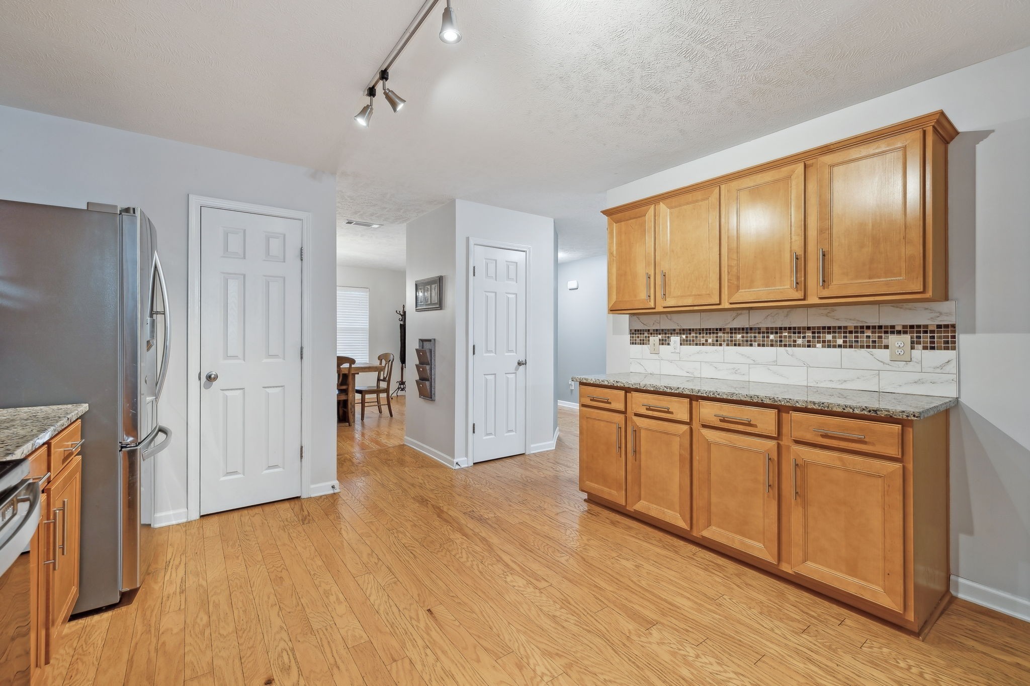 1006 Harmony Ln