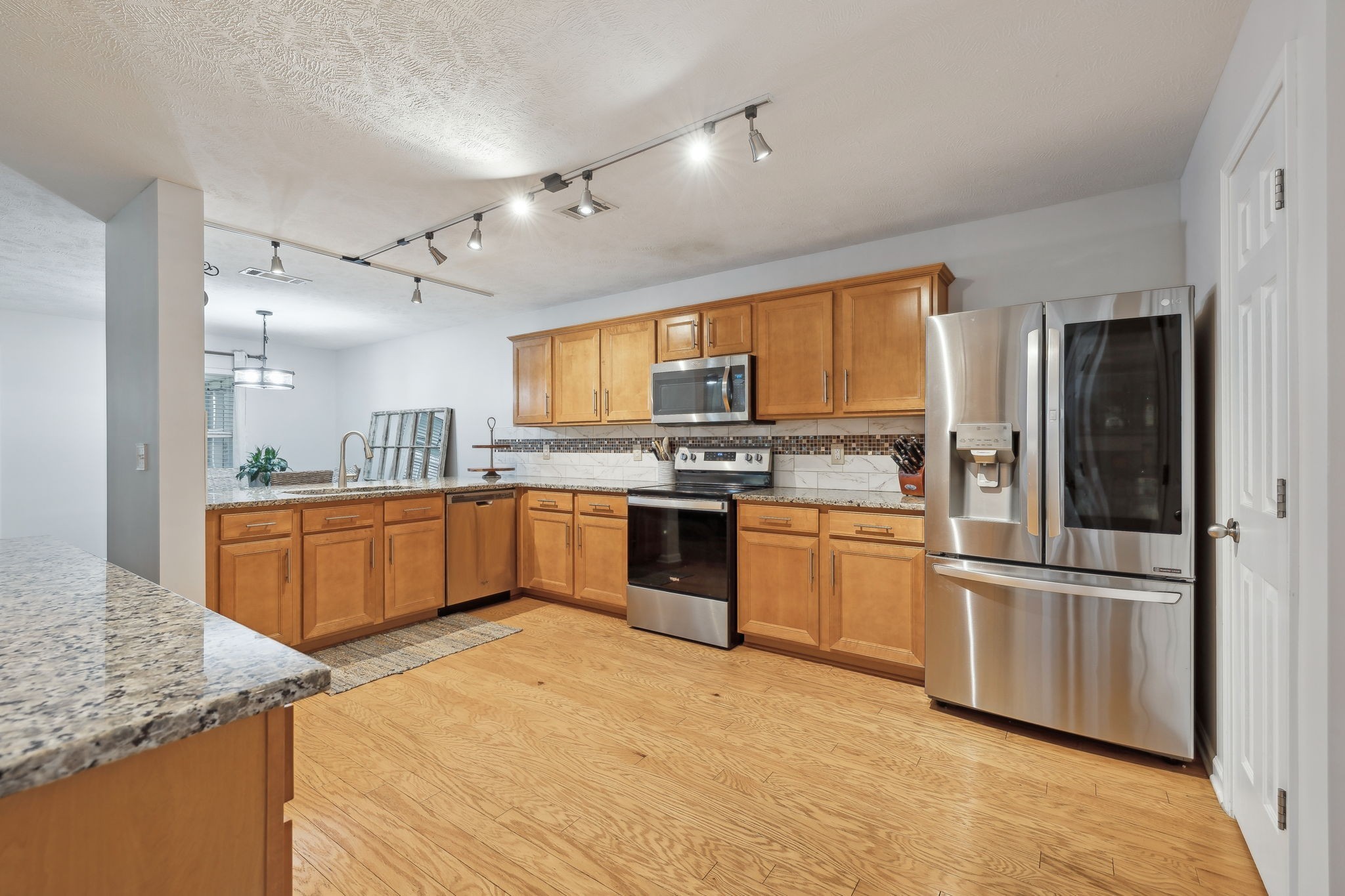 1006 Harmony Ln