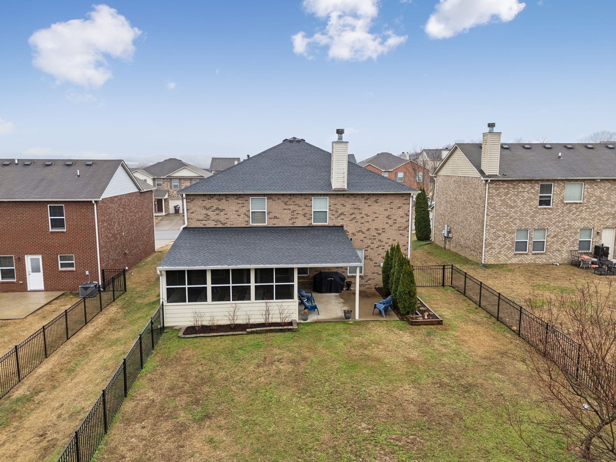 1006 Harmony Ln