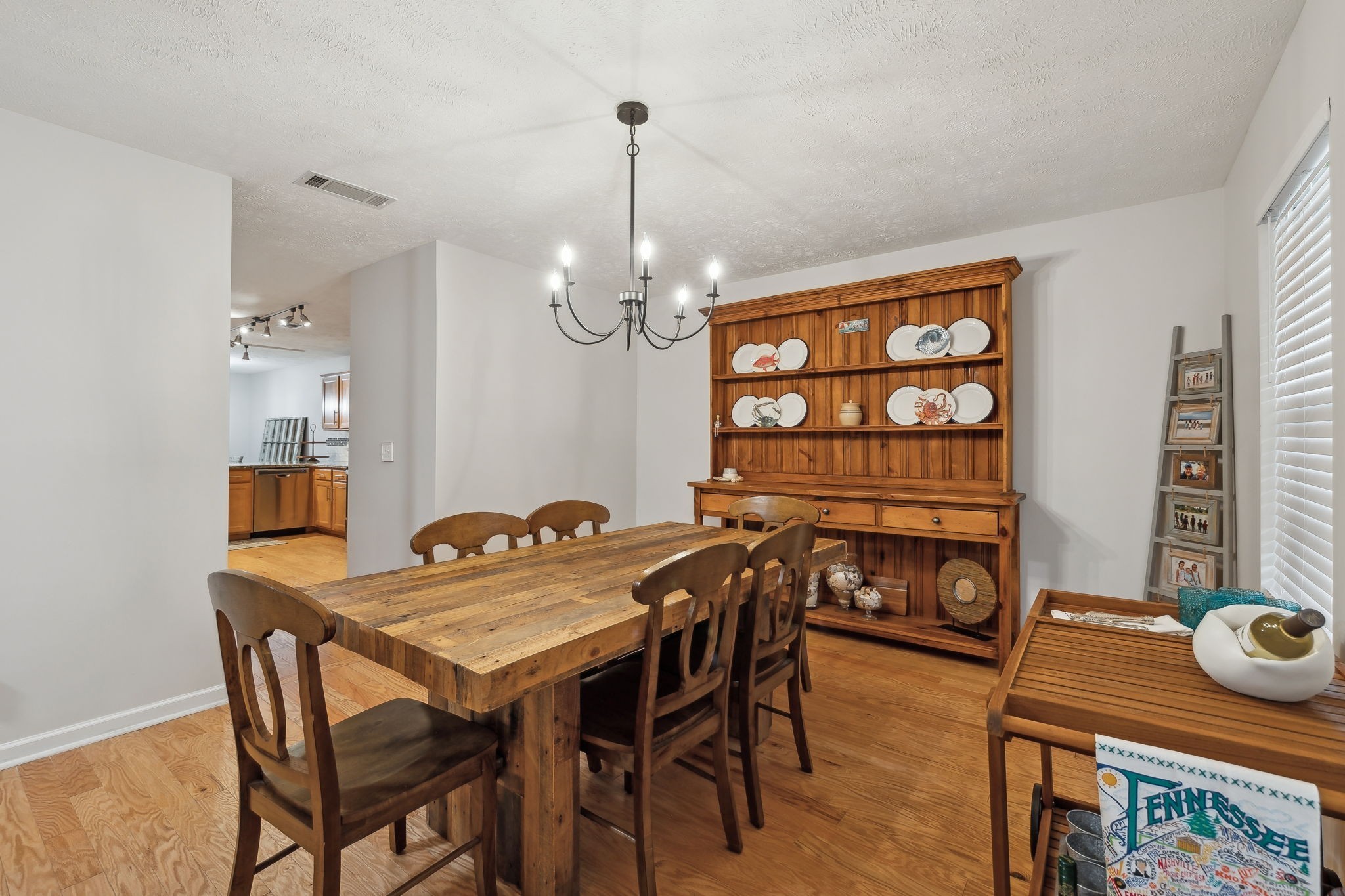 1006 Harmony Ln