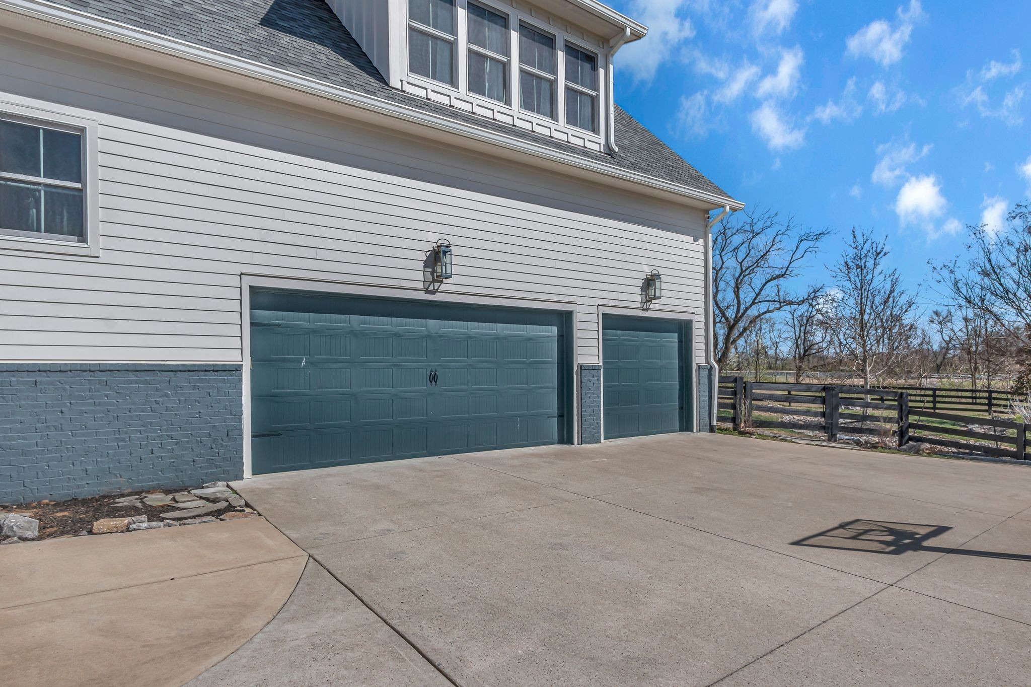 2113 Southern Preserve Ln