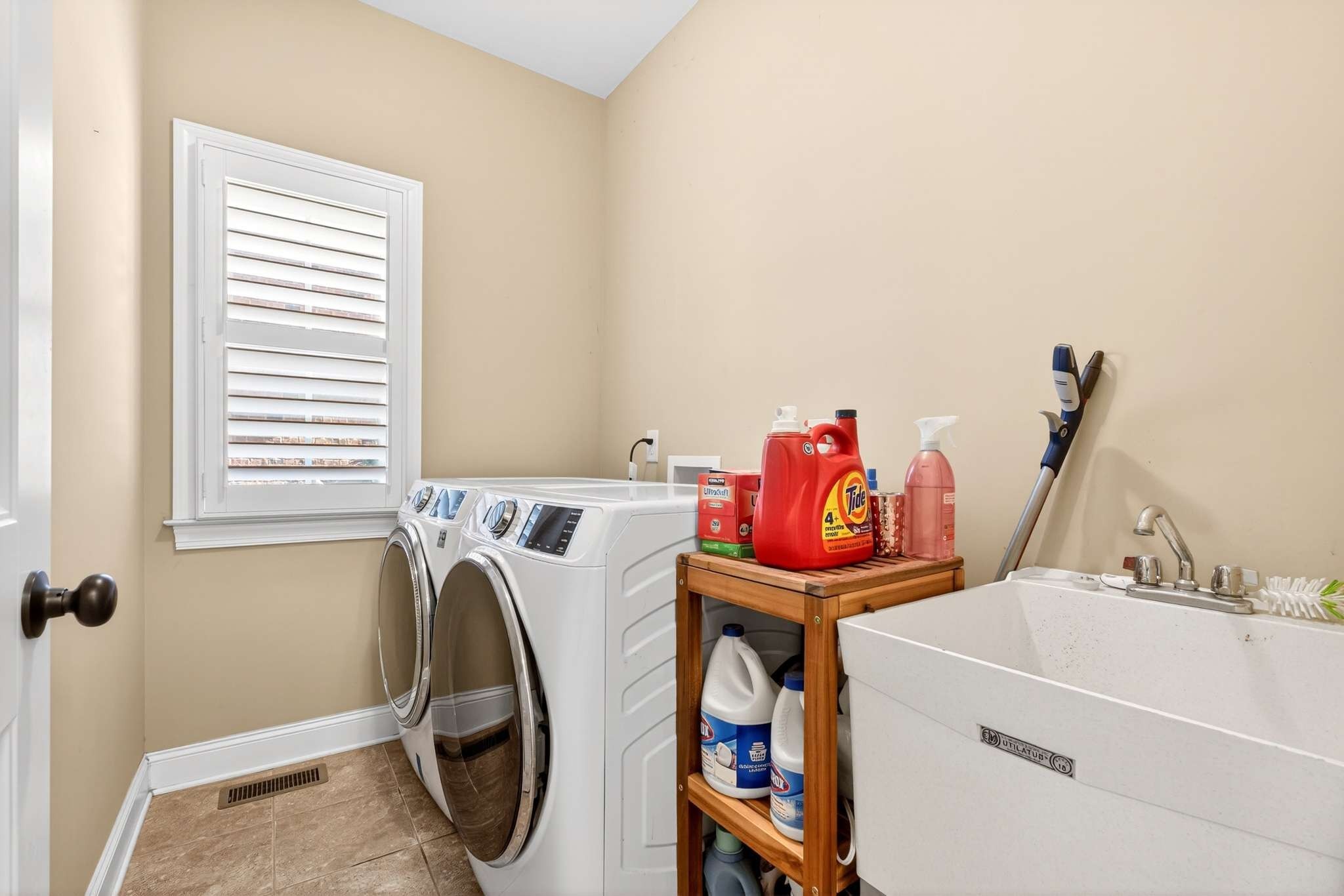 1007 Nealcrest Cir