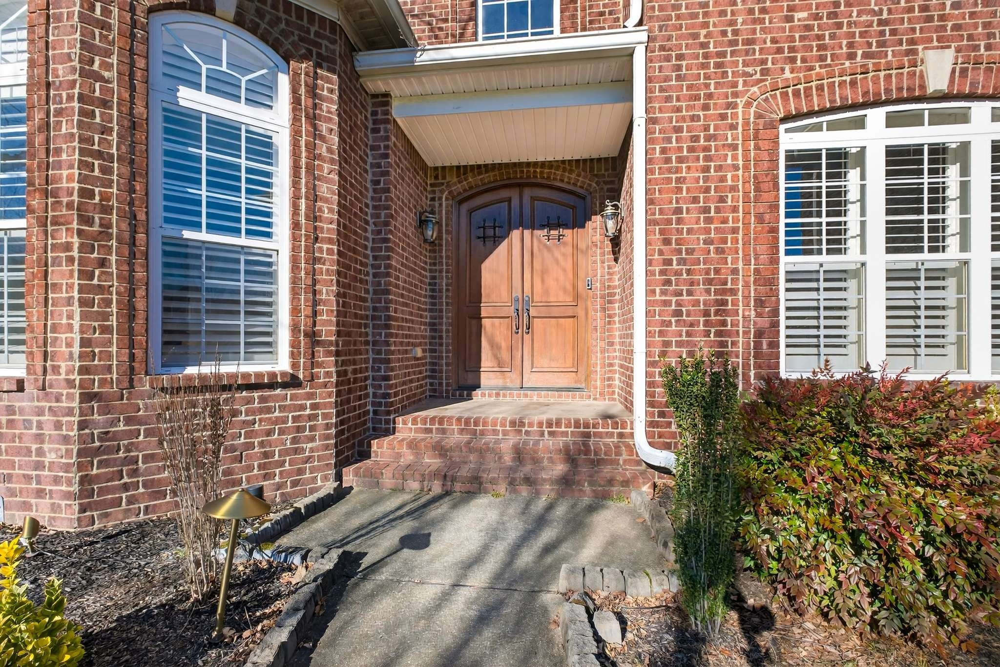 1007 Nealcrest Cir