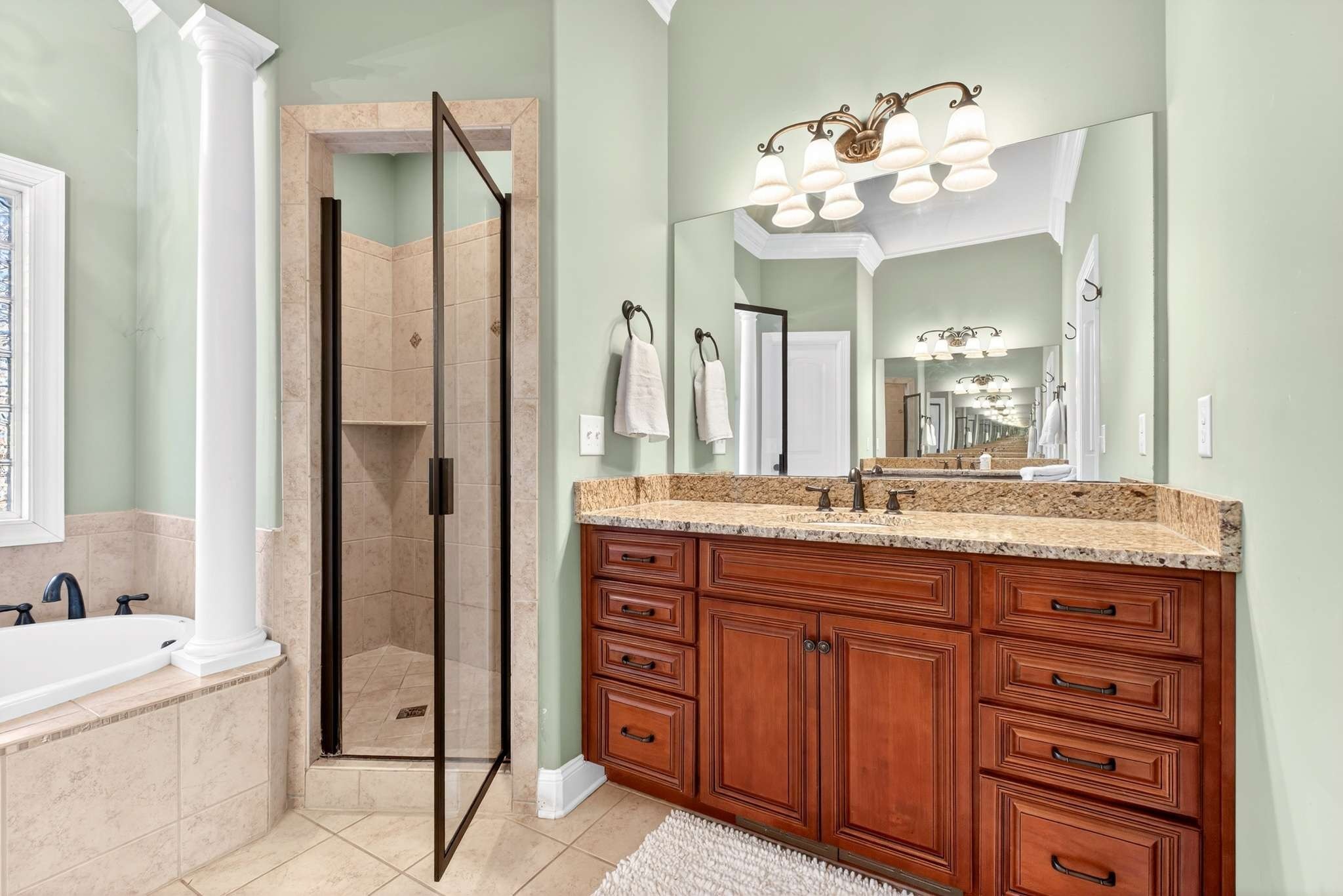1007 Nealcrest Cir