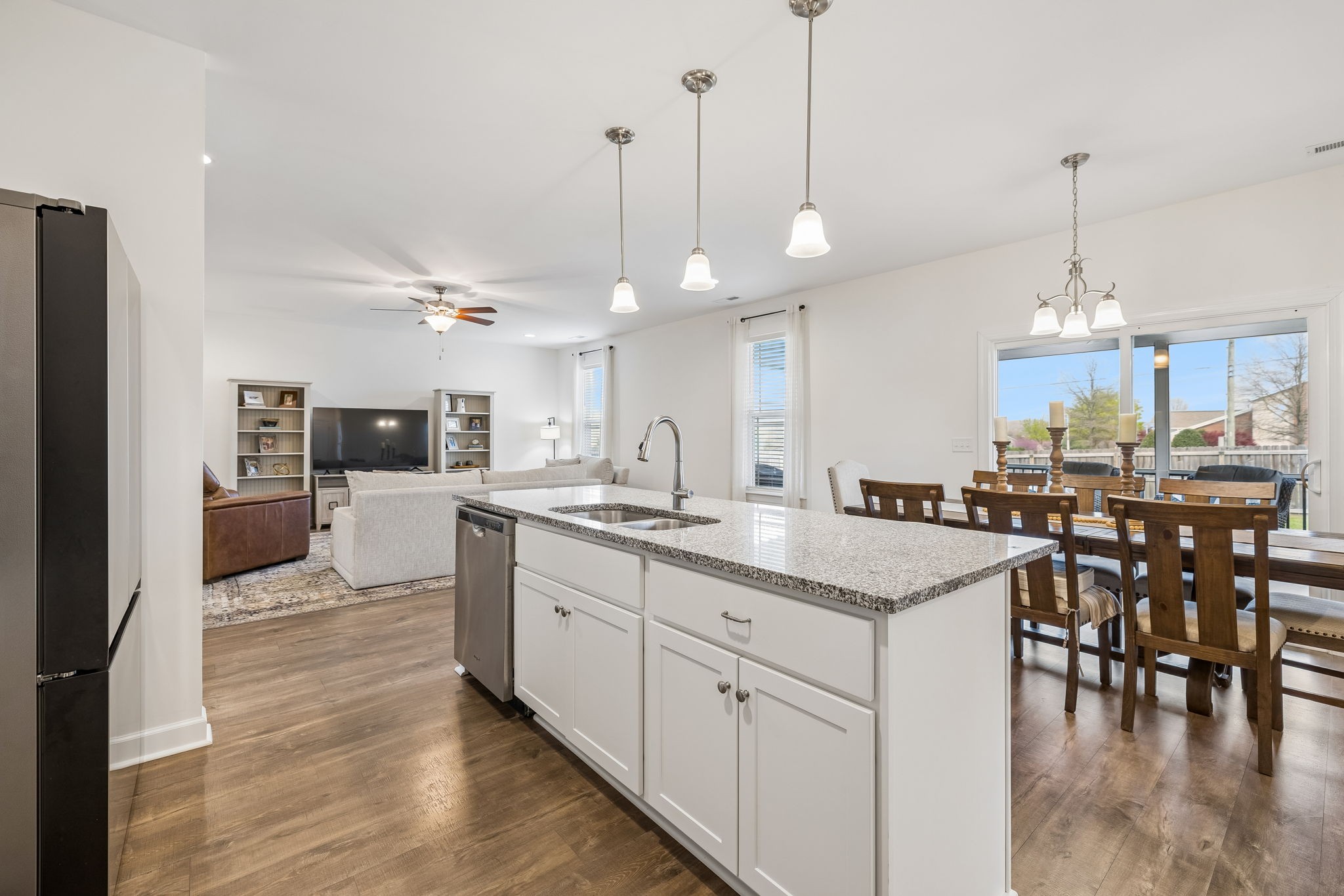 1004 Vanguard Dr
