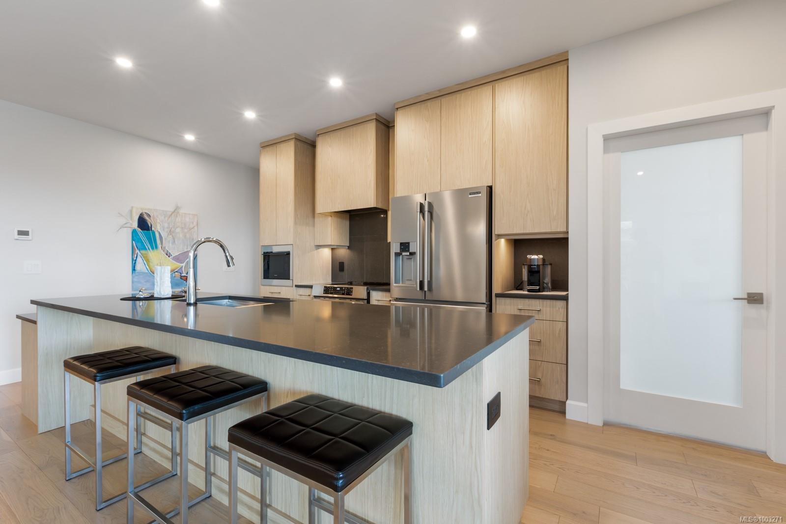 3329 Eagleview Cres