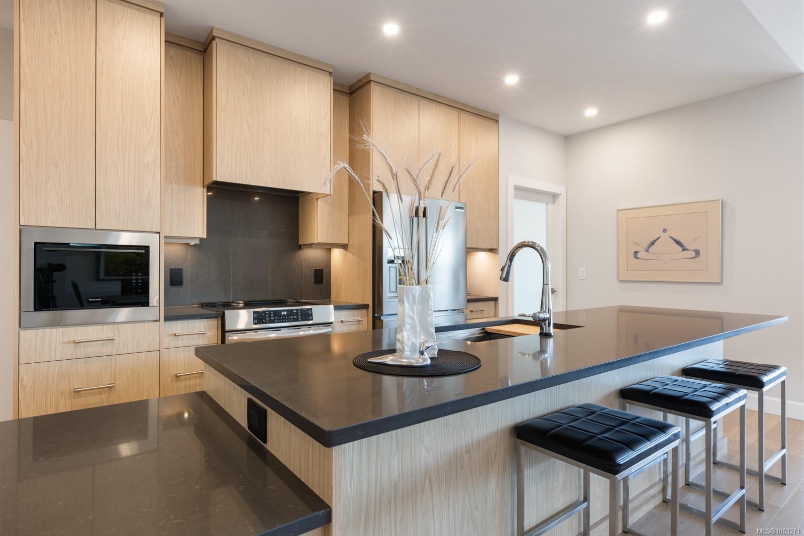 3329 Eagleview Cres