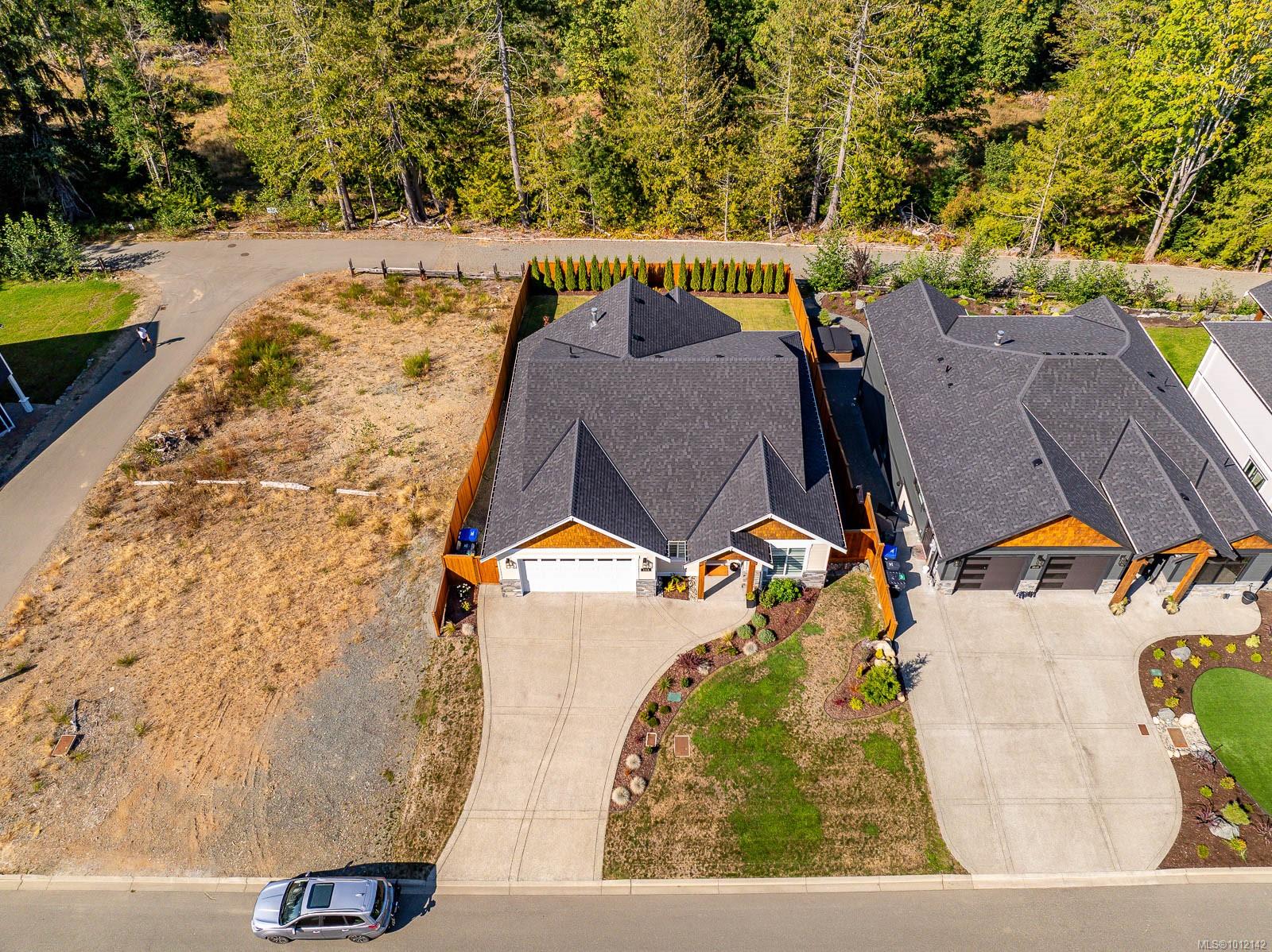 3248 Klanawa Cres