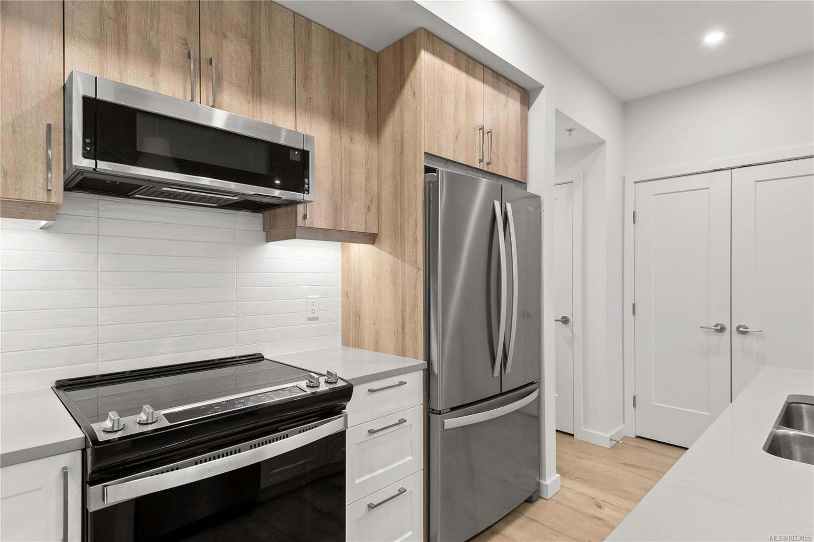 536 Island Hwy S # 505