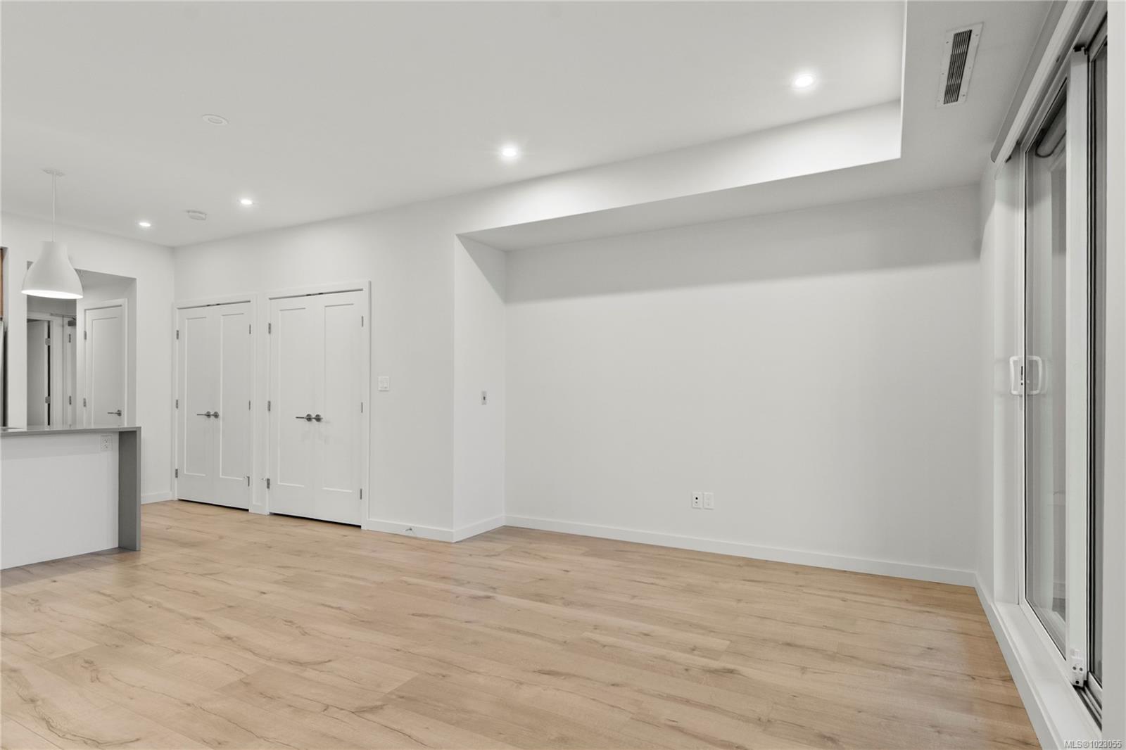 536 Island Hwy S # 505