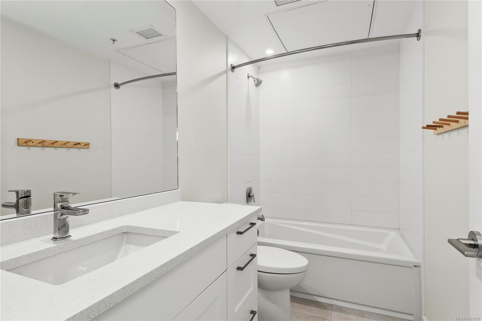 536 Island Hwy S # 505