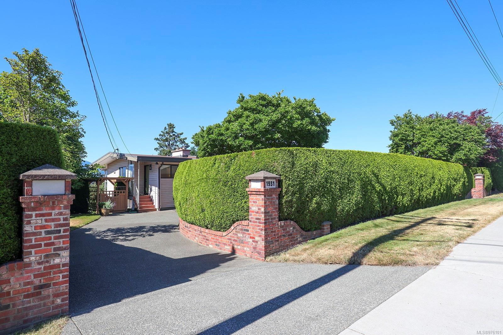 1931 Comox Ave