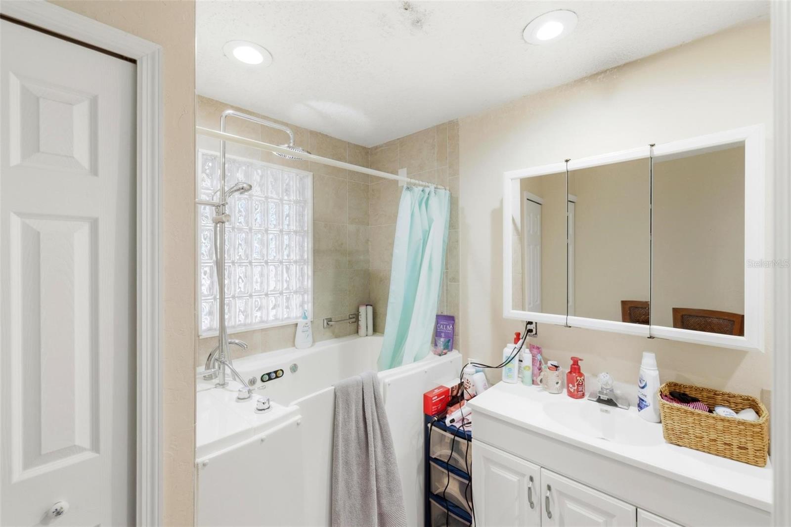 2512 16TH AVENUE DR E