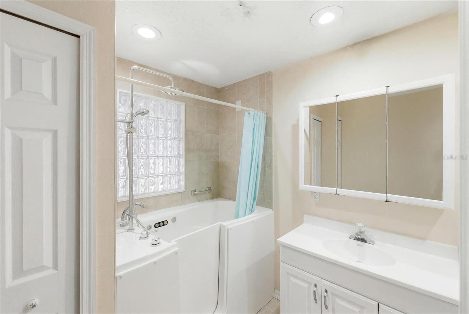 2512 16TH AVENUE DR E